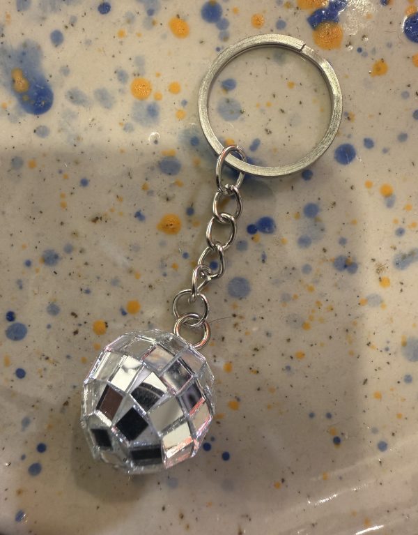 THE VINTAGE SISTERS – Disco Ball Keychain 🪩